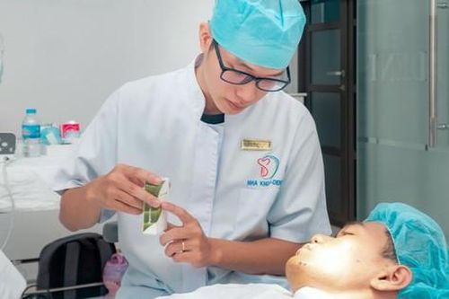 Bác sĩ giải đáp: Trồng răng Implant giá rẻ có tốt không?