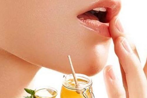 Cách trị môi khô nẻ tại nhà khi trời hanh khô