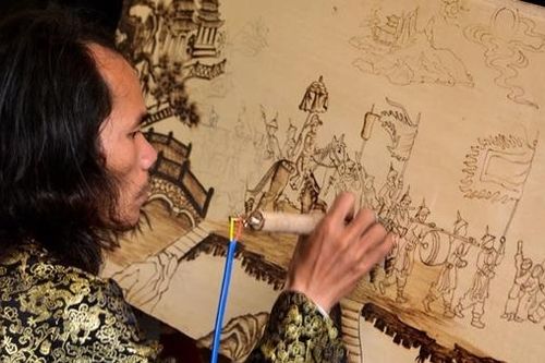 Bút lửa le lói giữa rừng thông