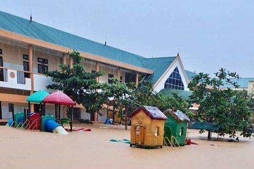 Miền Trung thiệt hại nặng nề do mưa lũ
