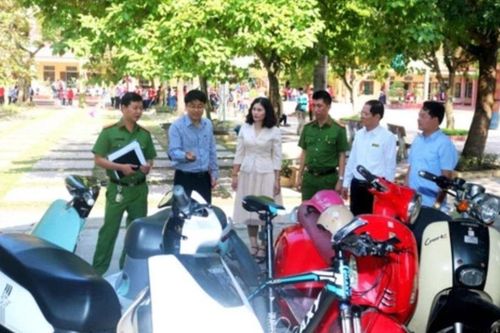Nam Định: Cấm học sinh THCS đi xe máy điện đến trường
