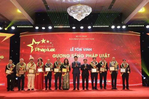 Vinh danh 50 Gương sáng Pháp luật Việt Nam năm 2023