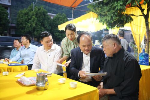 Thăm hỏi gia đình nạn nhân vụ tai nạn giao thông đặc biệt nghiêm trọng tại Lạng Sơn