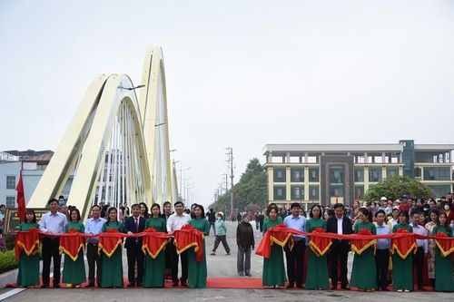 Thông xe cầu Thanh Bình mừng Kỷ niệm 70 năm Chiến thắng Điện Biên Phủ