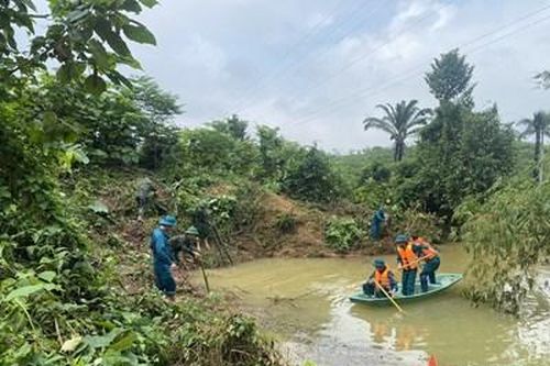 Tiếp tục tìm kiếm một nạn nhân mất tích tại vùng lũ Hương Khê