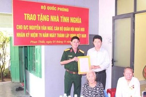 Bộ Quốc phòng bàn giao 'Nhà tình nghĩa' tặng đối tượng chính sách