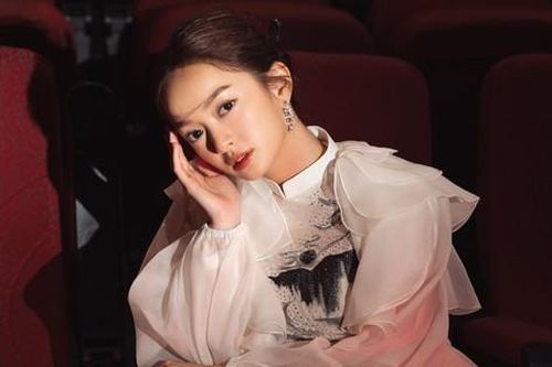 Khán giả bất ngờ trước phản ứng của Kaity Nguyễn khi phải che mắt xem 'cảnh nóng' do chính mình đóng