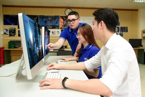 Cấp thiết xây dựng môi trường không gian mạng an toàn cho người học