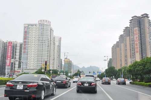 Tiếp tục thí điểm dịch vụ xe du lịch tự lái qua Trung Quốc