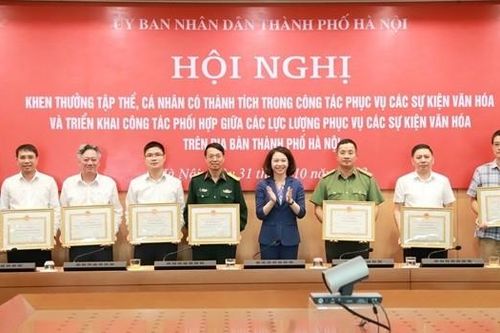 Hà Nội khen thưởng các tập thể, cá nhân tích cực phục vụ các sự kiện văn hóa