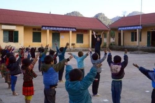 Việt Nam quan tâm hỗ trợ học tập cho học sinh dân tộc thiểu số rất ít người