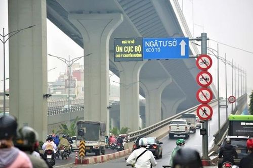 Hà Nội: Bổ sung thêm biển báo giao thông trên các tuyến cao tốc, quốc lộ