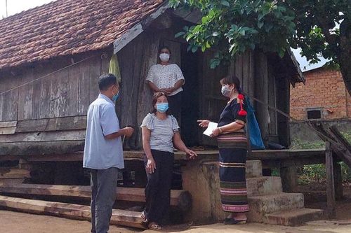 Những tấm gương bình lặng giữa đời thường