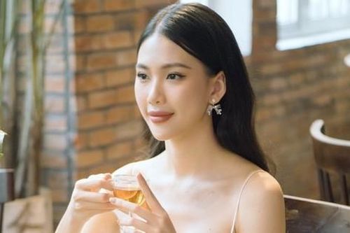 Kết luận vụ Hoa hậu Bùi Quỳnh Hoa hút bóng cười
