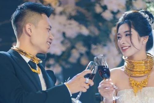Cô dâu chú rể ở Thanh Hóa đeo vàng nặng trĩu trong ngày cưới