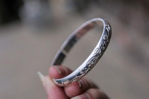 Ghé thăm trạm đúc bạc cổ hàng trăm năm trên cao nguyên đá Hà Giang