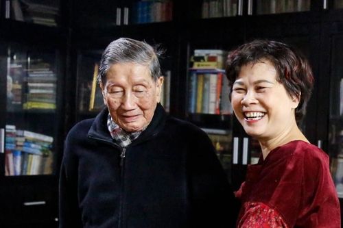 Nhạc sĩ Phạm Tuyên vẫn minh mẫn, có thể đọc báo, xem tivi ở tuổi 93