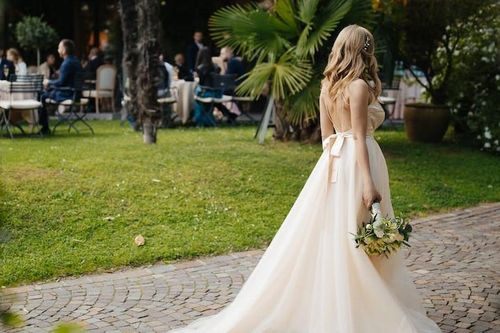 Chú rể bất ngờ tháo chạy sát ngày cưới, cô dâu cắn răng đi 'thuê chồng'