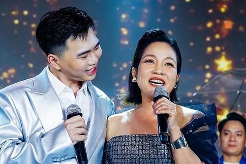 Mỹ Linh nhường 'thiếu gia nghìn tỷ' khi hòa giọng trên sân khấu