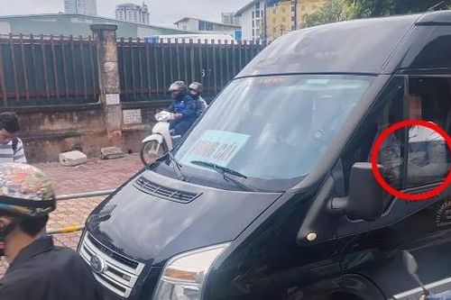 Xác minh vụ người đàn ông bó bột tay, lái xe Limousine ở Hà Nội