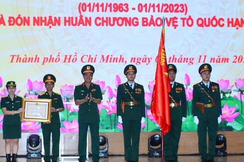 Báo Quân khu 7 nhận Huân chương Bảo vệ Tổ quốc hạng Ba