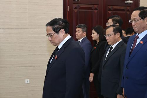 Thủ tướng Phạm Minh Chính viếng nguyên Thủ tướng Trung Quốc Lý Khắc Cường