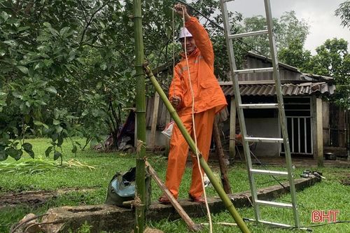Điện lực Hương Khê khắc phục hạ tầng, ưu tiên cấp điện cho Nhân dân