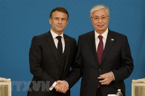 Tổng thống Pháp thăm Kazakhstan thúc đẩy quan hệ song phương