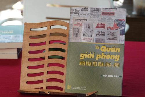 Ra mắt sách Báo Quân giải phóng miền nam Việt Nam