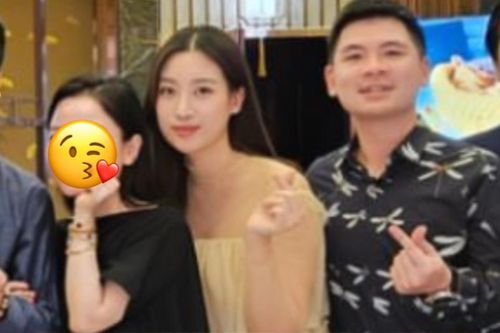 Đỗ Mỹ Linh ghi điểm với hành động tinh tế khi đứng cạnh ông xã