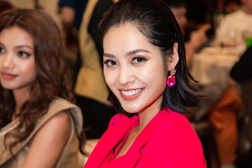 Nông Thúy Hằng xuất hiện bên hot boy, rộ nghi vấn 'cưới chồng' sau đăng quang