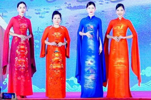 Hình ảnh Khánh Hòa cổ kính mà hiện đại trên áo dài Thúy Phượng