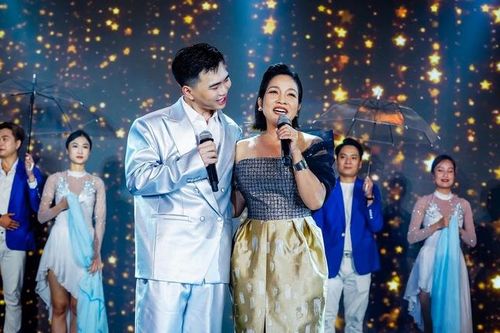 Mỹ Linh nhường nhịn đàn em Kiey trong màn hòa giọng