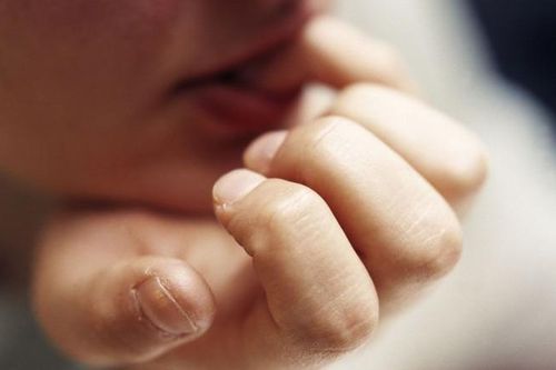 Nghiện cắn móng tay: Rối loạn tâm thần hay chỉ là một thói quen xấu?