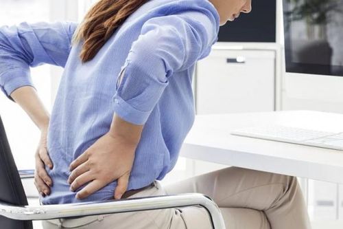 'Mẹo' điều trị đau mỏi lưng ở giới trẻ