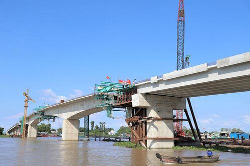 Cầu Châu Đốc thi công vượt tiến độ gần 30%