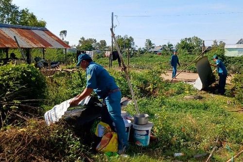 Mưa giông làm tốc mái nhiều căn nhà