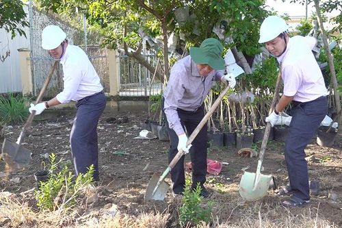 Phát động lễ trồng hoa và cây xanh