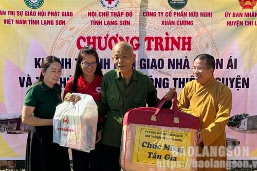 Bàn giao nhà nhân ái cho hoàn cảnh đặc biệt khó khăn tại huyện Chi Lăng