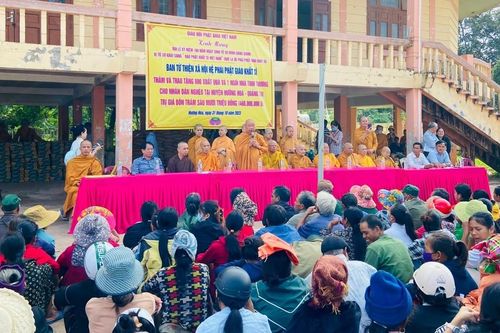 Ban Từ thiện xã hội hệ phái Khất sĩ tặng nhà tình thương tại H.Hướng Hóa, Quảng Trị