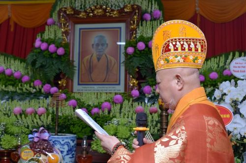 Hòa thượng Thích Lệ Trang sám chủ nghi thức cung tiến Giác linh Đức Đệ tam Pháp chủ GHPGVN