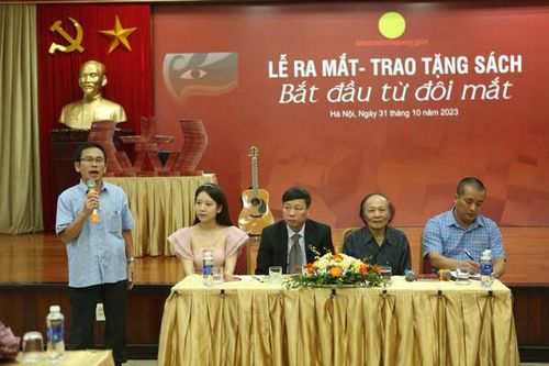 Lễ ra mắt và trao tặng sách 'Bắt đầu từ đôi mắt' của Nhà thơ, Nhạc sĩ Đoàn Bổng