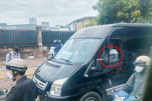 Sự thật người đàn ông tay bó bột, ngồi ở ghế lái xe khách