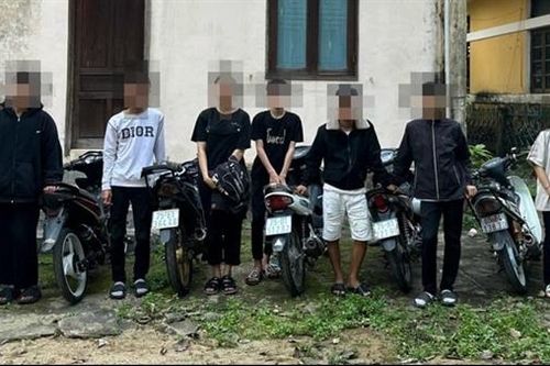 Tạm giữ nhóm thanh niên 'đại náo' trên QL1A
