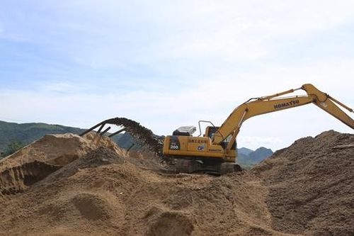 Phát hiện bãi tập kết hơn 600m3 cát không có giấy tờ hợp pháp