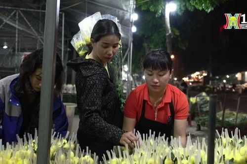 Tâm sự người buôn bán hoa ở Mê Linh