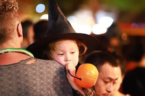 Những màn hóa trang 'độc lạ' trong đêm Halloween