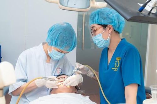 Bác sĩ chuyên khoa răng – hàm – mặt đem lại hàm răng như ý cho mọi người