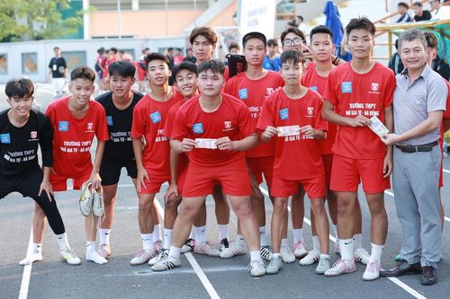THPT Ngô Gia Tự - Hà Đông được 'thưởng nóng' sau chiến thắng nghẹt thở