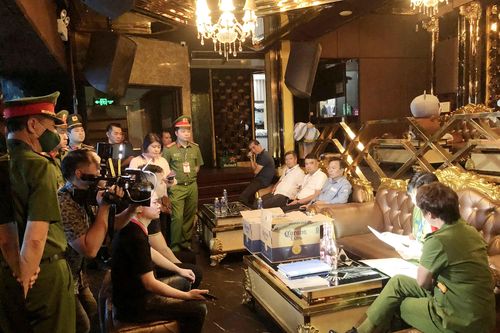 Đồng loạt kiểm tra các quán bar, vũ trường phố cổ